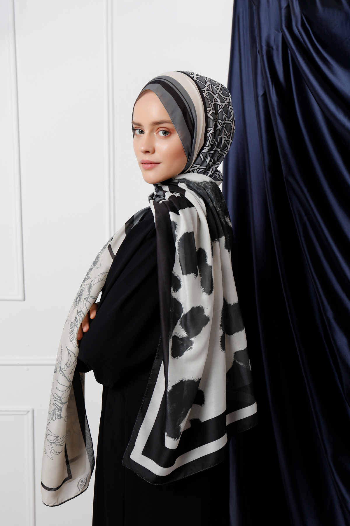 Schaless Antrasit Çiçek Desenli Şal