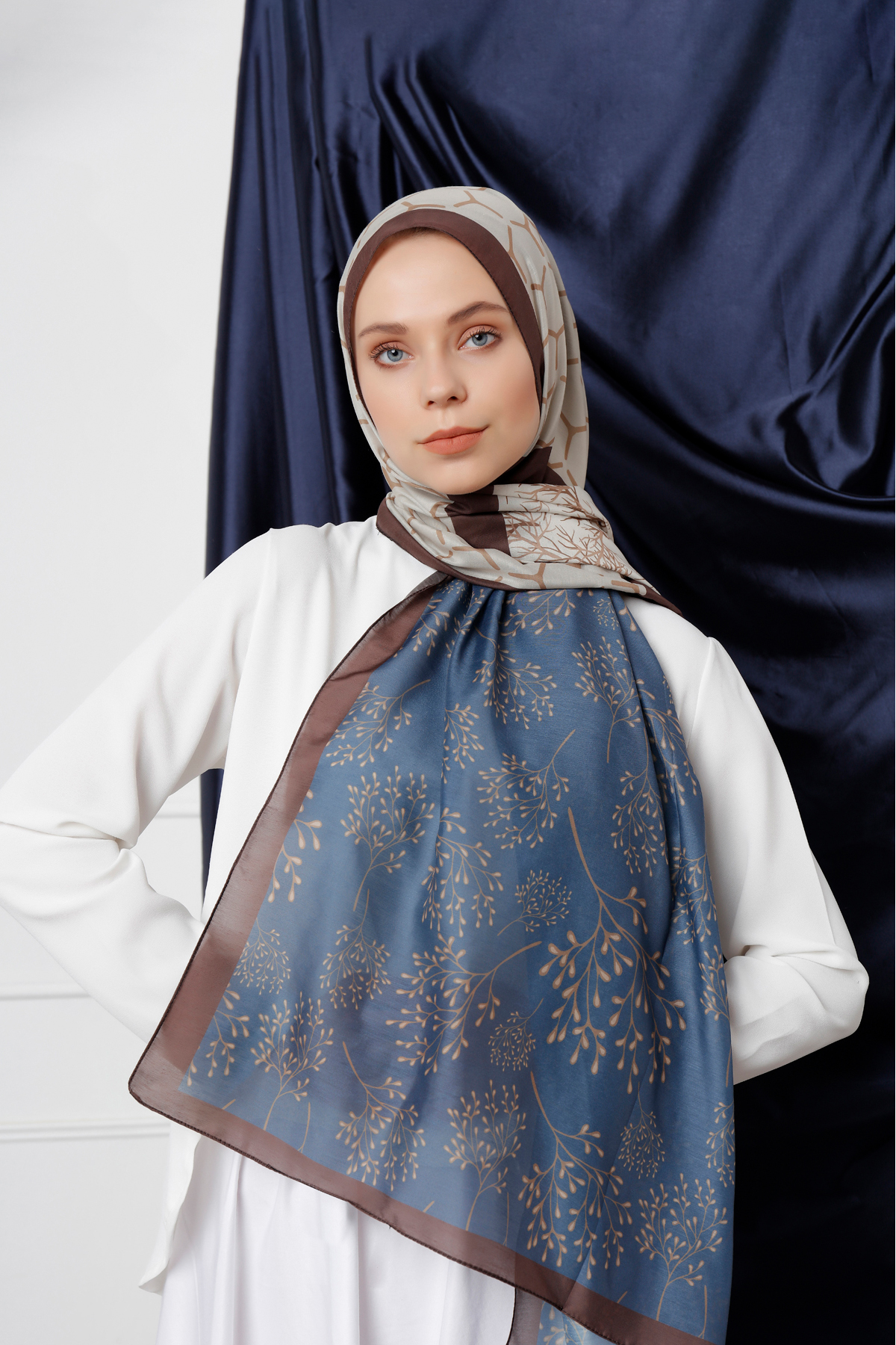 Schaless Bej Dal Desenli Şal