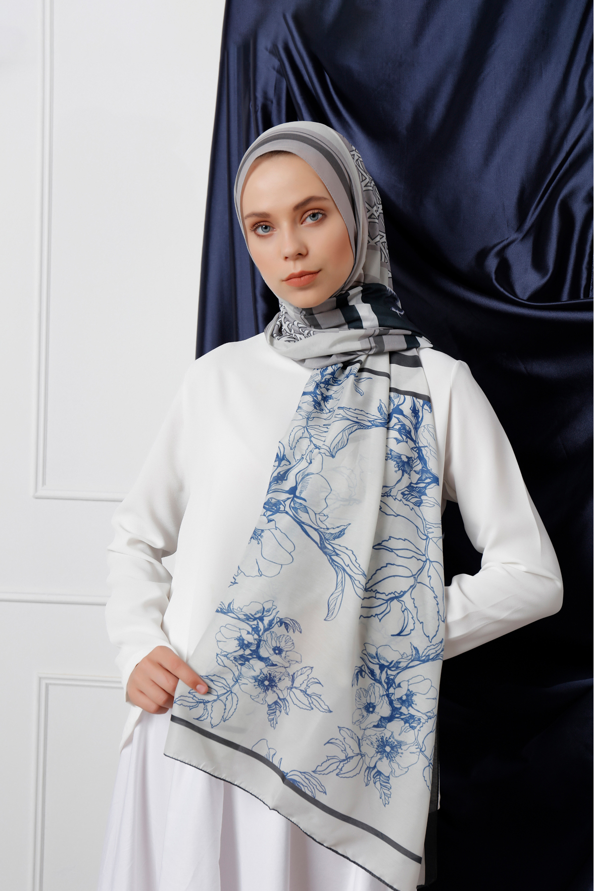 Schaless Gümüş Çiçek Desenli Şal