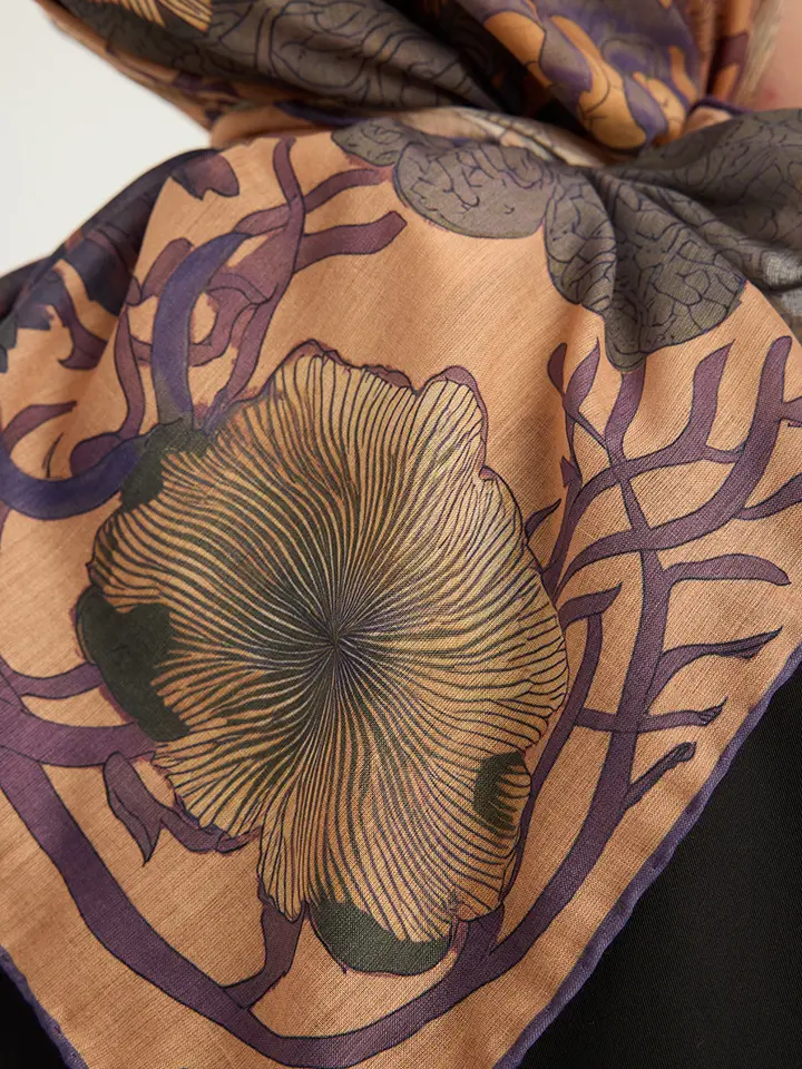 Schaless Efilia Açık Kahve Botanik Desenli Janjanlı Eşarp Resmi-3