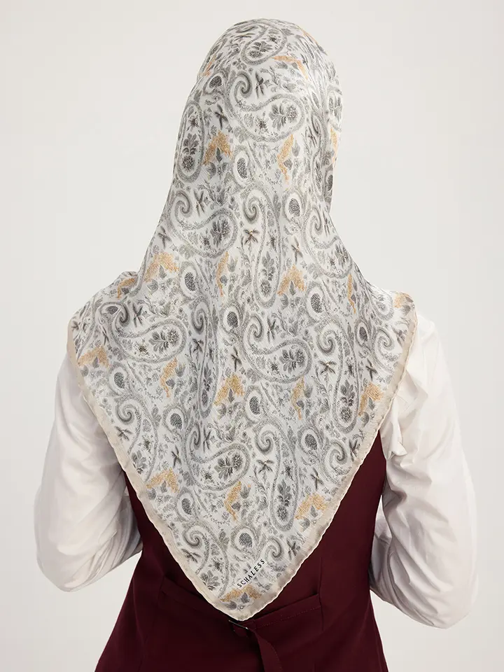 Aurora Bej Çiçek Desenli Janjanlı Eşarp Resmi 3