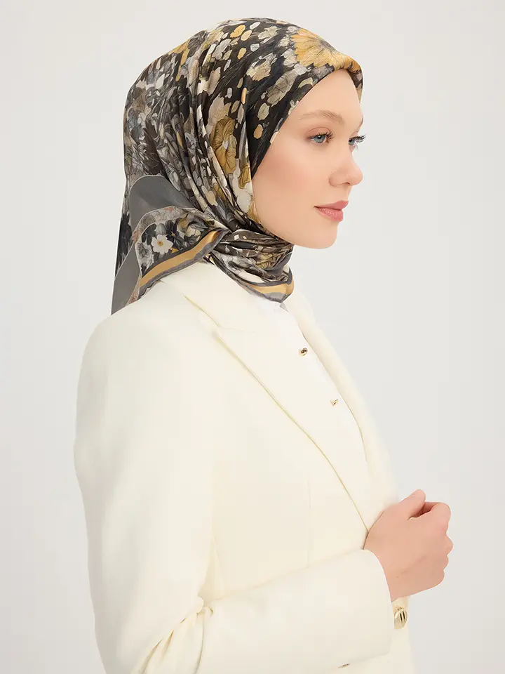 Schaless Aurora Pembe Çiçek Desenli Janjanlı Eşarp Resmi