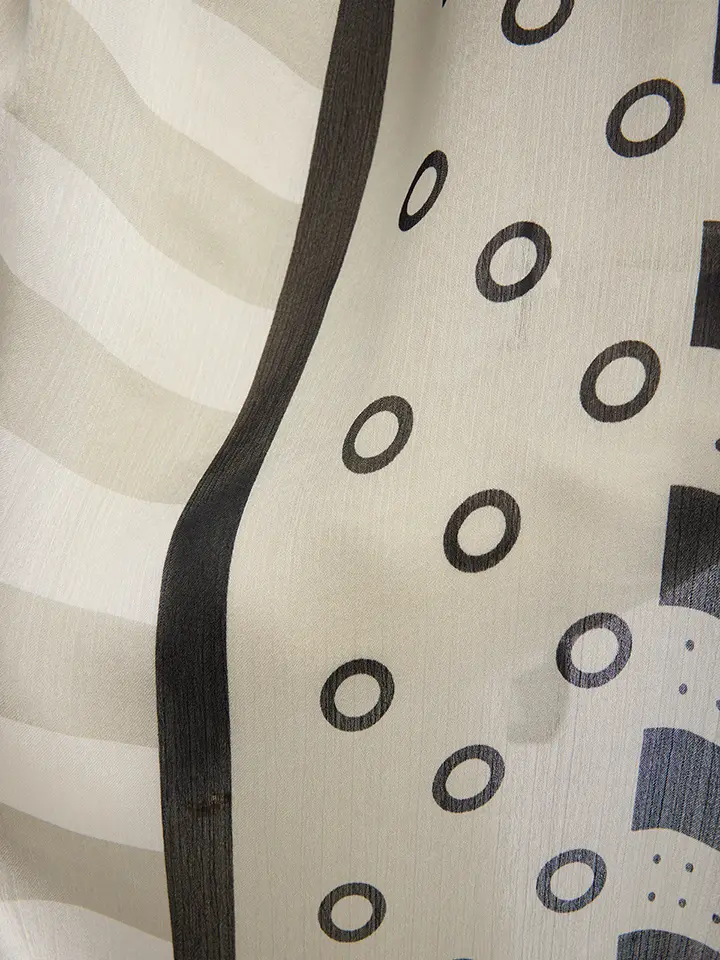 Schaless Aurora Gri Desenli Janjanlı Şal Resmi-2