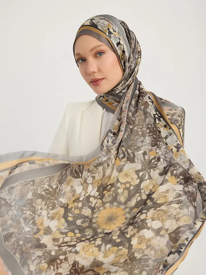 Schaless Aurora Gri Çiçek Desenli Janjanlı Şal Resmi