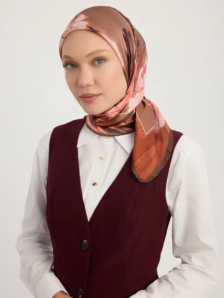 Schaless Aurora Gül Kurusu Kenar Bordürlü Janjanlı Eşarp Resmi