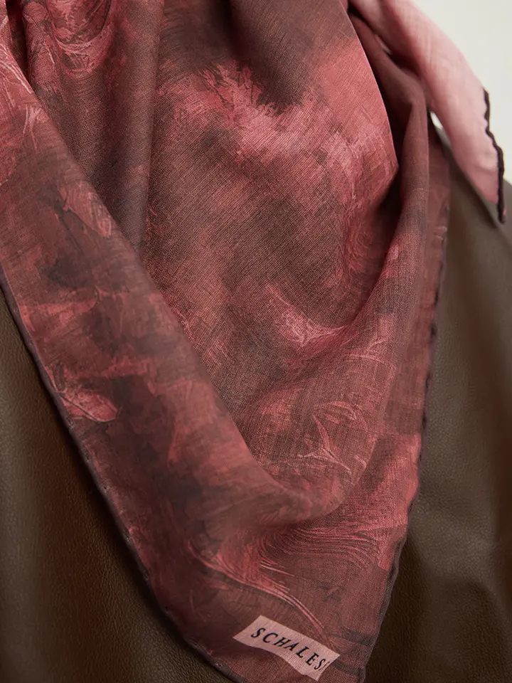 Schaless Efilia Gül Kurusu Monokrom Desenli Eşarp Resmi-3