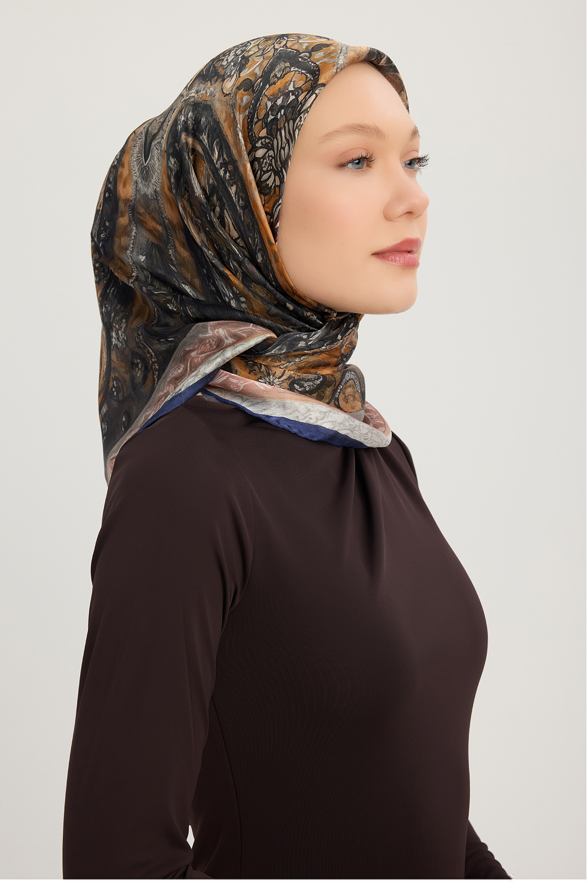 Schaless Aurora Lacivert Desenli Janjanlı Eşarp-2