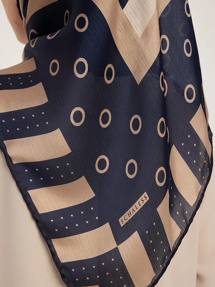 Schaless Aurora Lacivert Geometrik Desenli Janjanlı Eşarp Resmi-4