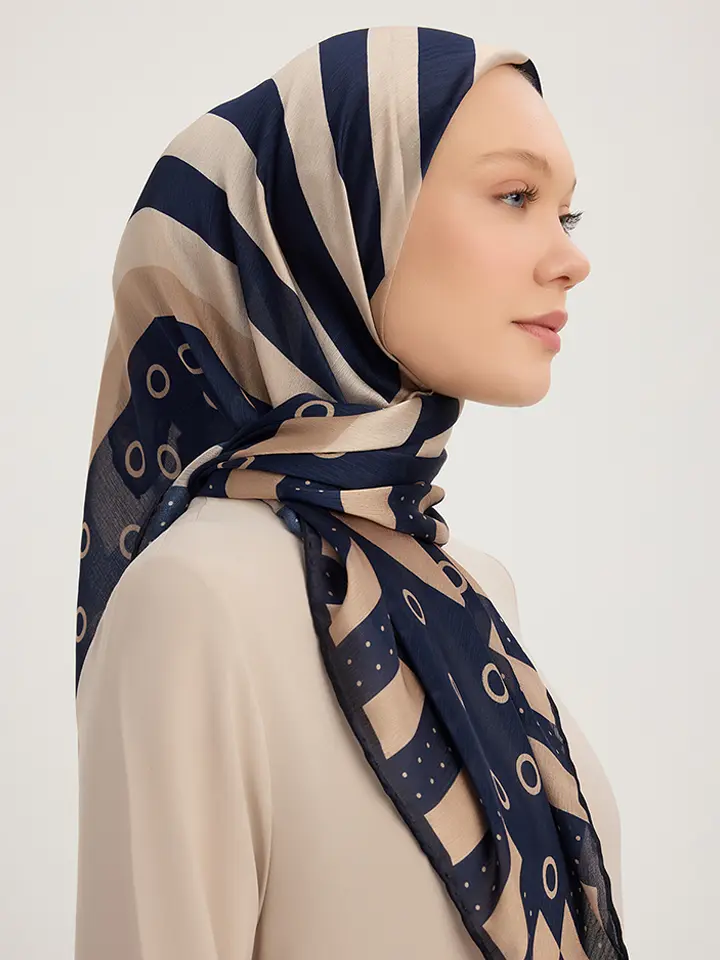 Schaless Aurora Lacivert Geometrik Desenli Janjanlı Eşarp Resmi-2