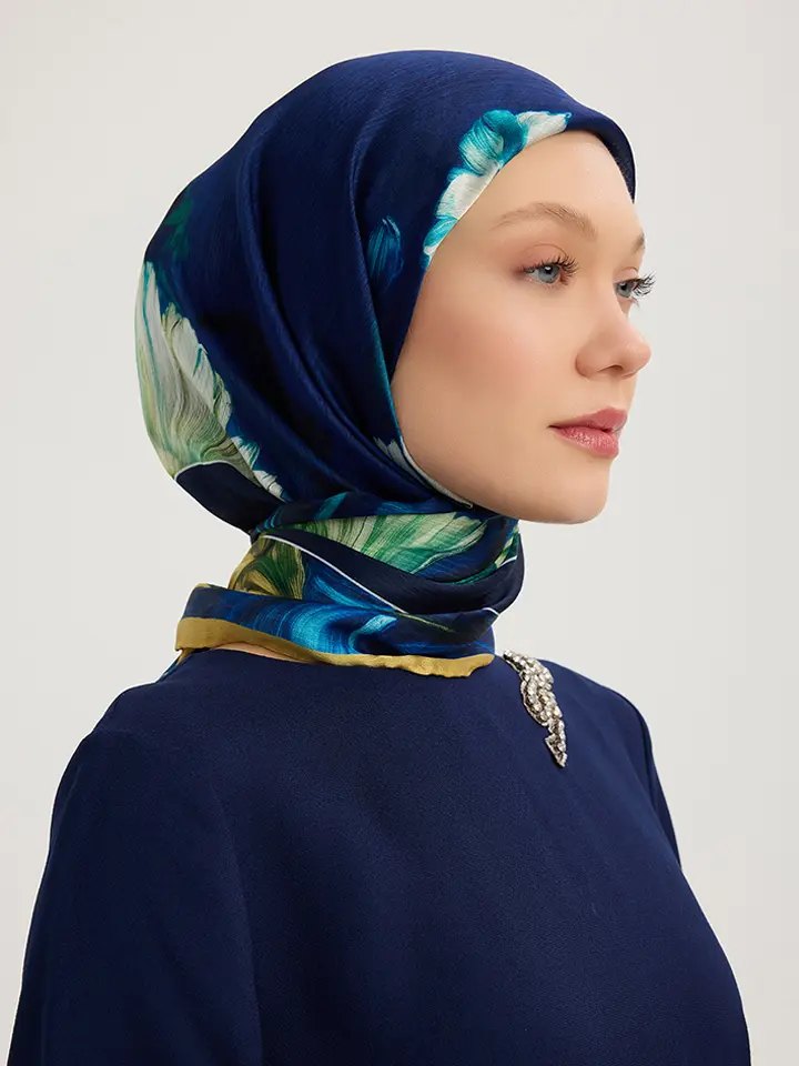 Schaless Aurora Lacivert Kenar Bordürlü Janjanlı Eşarp Resmi-2