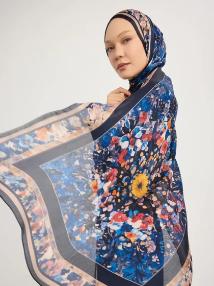 Schaless Aurora Lacivert Çiçek Desenli Janjanlı Şal Resmi
