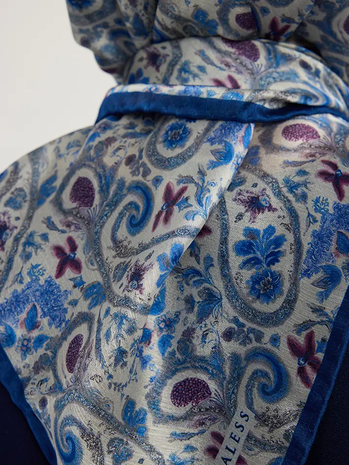 Schaless Aurora Mavi Çiçek Desenli Janjanlı Eşarp Resmi-4