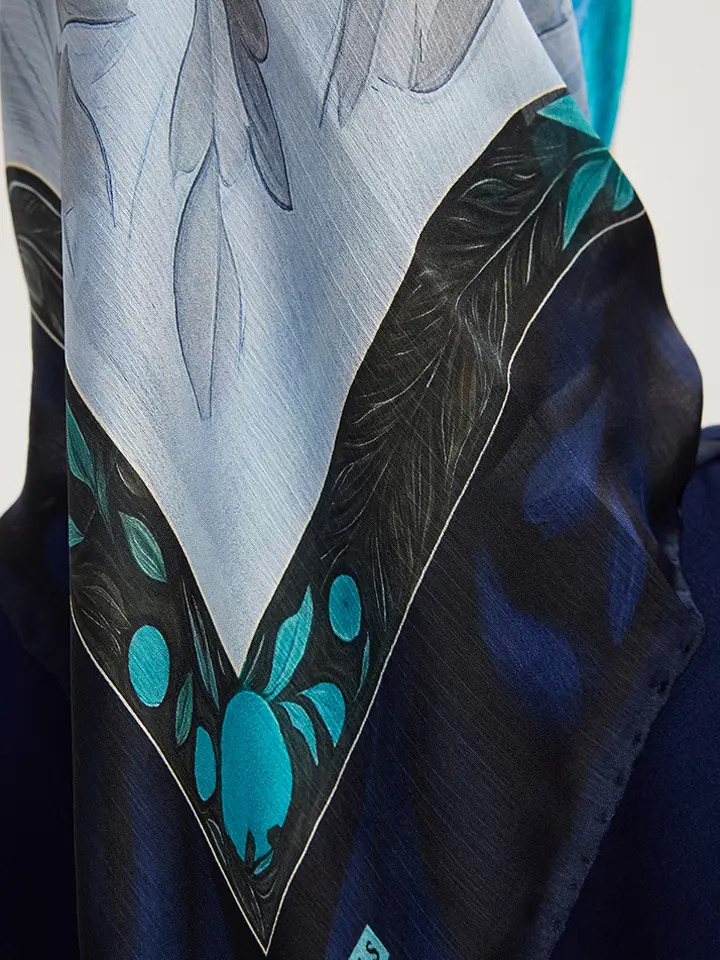 Schaless Aurora Mavi Desenli Janjanlı Eşarp Resmi-3