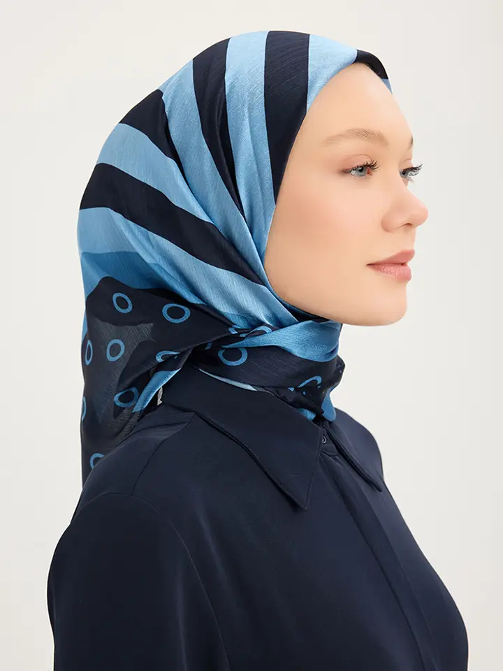 Schaless Aurora Mavi Geometrik Desenli Janjanlı Eşarp Resmi-2