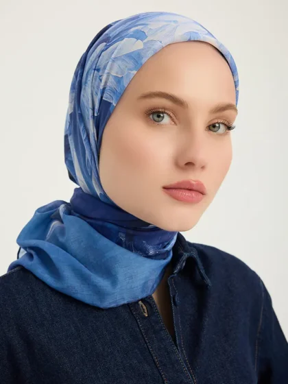 Schaless Efilia Mavi Monokrom Desenli Janjanlı Eşarp Resmi