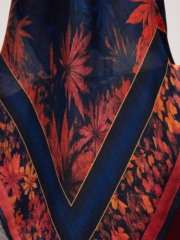 Schaless Aurora Nar Çiçeği Yaprak Desenli Janjanlı Eşarp Yakın