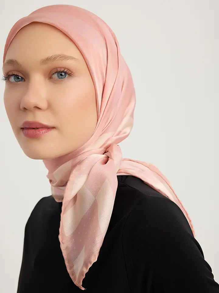 Schaless Aurora Mavi Geometrik Desenli Janjanlı Eşarp Resmi-3