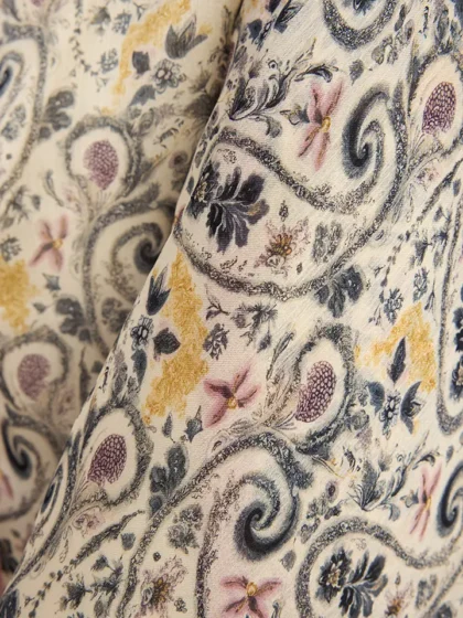 Schaless Aurora Pudra Çiçek Desenli Janjanlı Şal Resmi-2