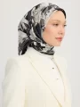 Schaless Serica Siyah Çiçek Desenli %100 İpek Twill Eşarp Resmi