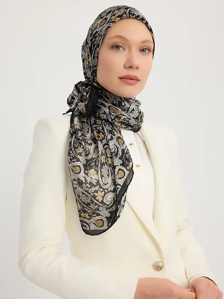 Schaless Aurora Siyah Çiçek Desenli Janjanlı Eşarp Resmi