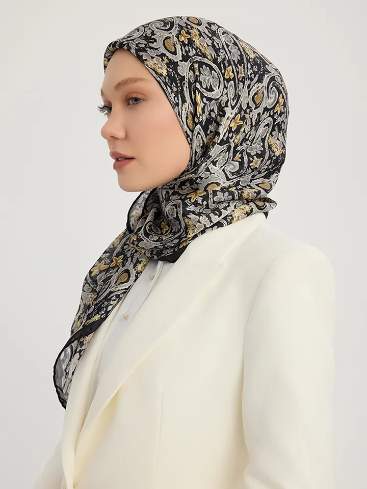 Schaless Aurora Siyah Çiçek Desenli Janjanlı Eşarp Resmi 3