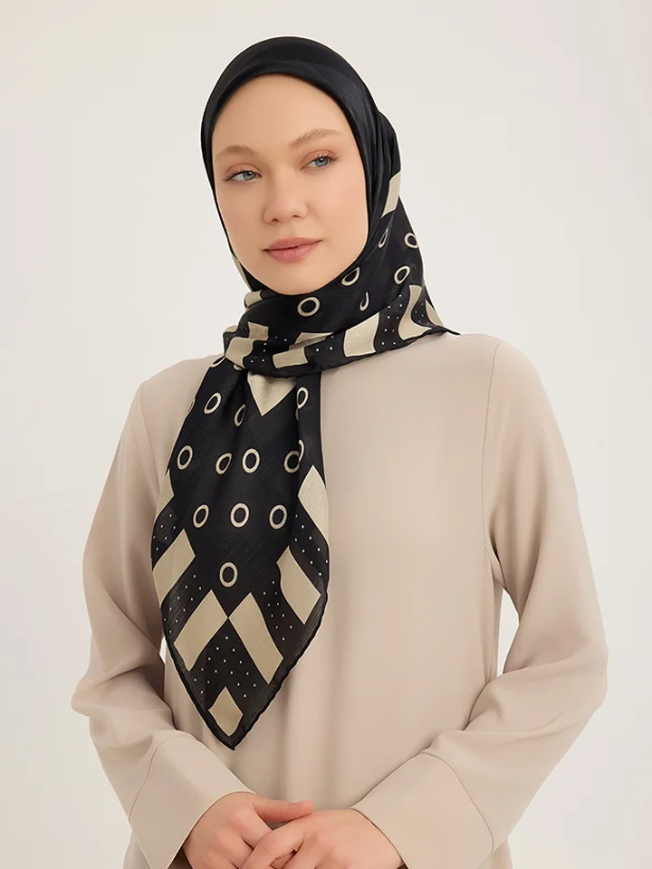 Schaless Aurora Siyah Geometrik Desenli Janjanlı Eşarp Resmi