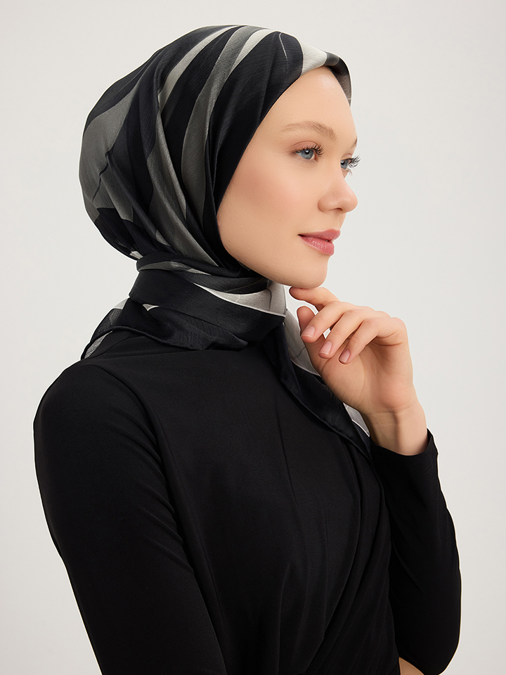 Schaless Aurora Saks Geometrik Desenli Janjanlı Eşarp Resmi