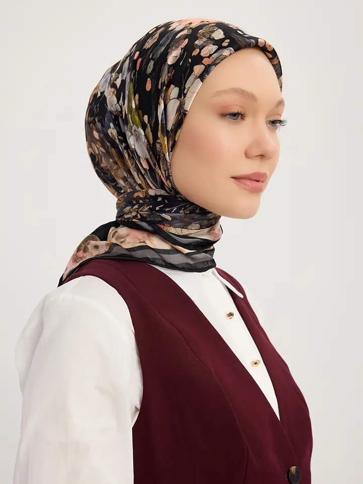 Schaless Aurora Siyah Çiçek Desenli Janjanlı Eşarp Resmi-3