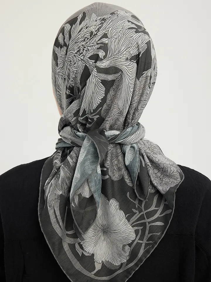 Schaless Efilia Siyah Botanik Desenli Janjanlı Eşarp Resmi-3