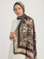 Schaless Aurora Siyah Çiçek Desenli Janjanlı Şal Resmi