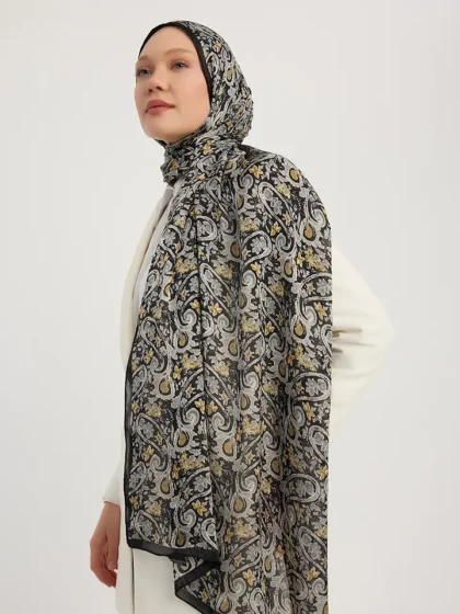 Schaless Aurora Siyah Çiçek Desenli Janjanlı Şal Resmi