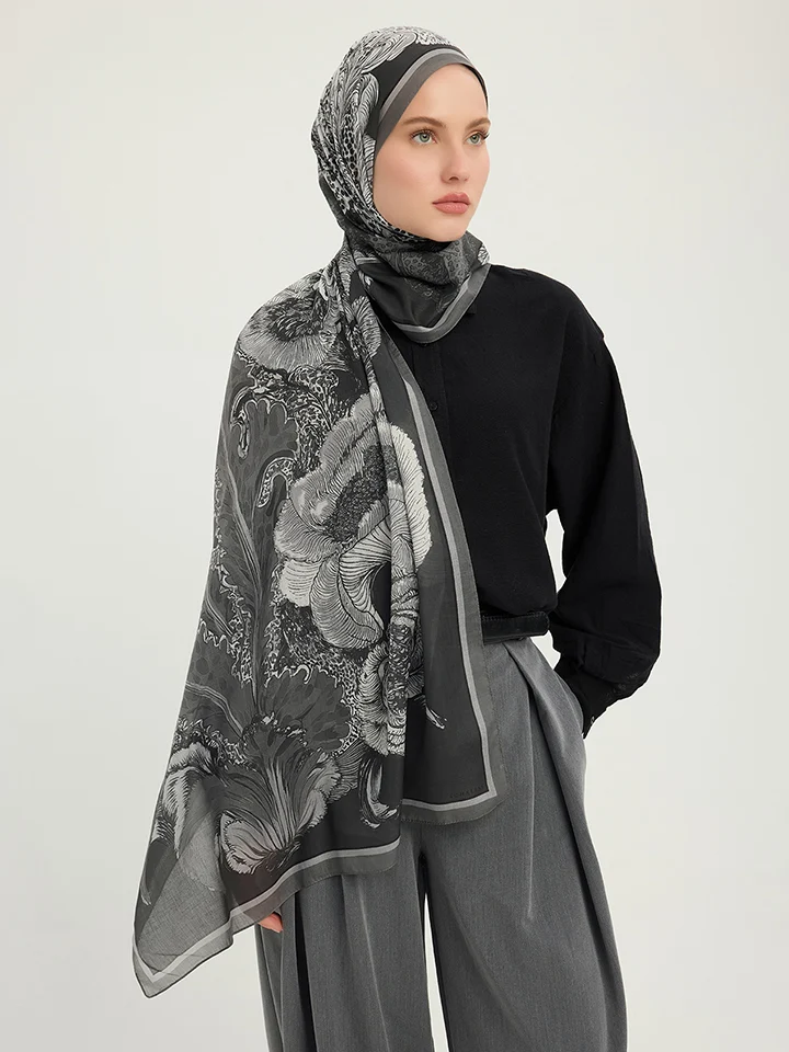 Schaless Efilia Siyah Botanik Desenli Şal Resmi