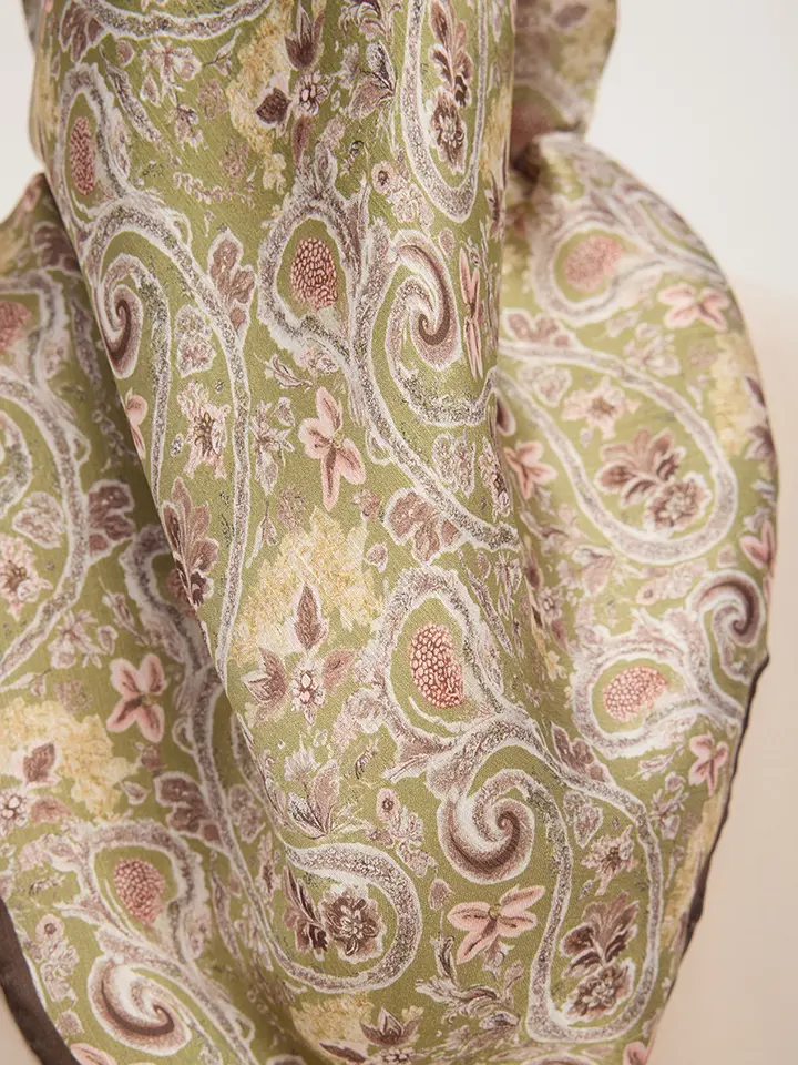 Aurora Yeşil Çiçek Desenli Janjanlı Eşarp Resmi 4