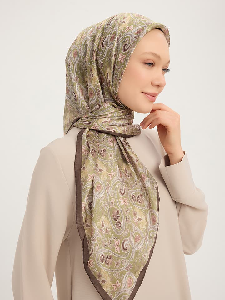 Aurora Yeşil Çiçek Desenli Janjanlı Eşarp Resmi 2