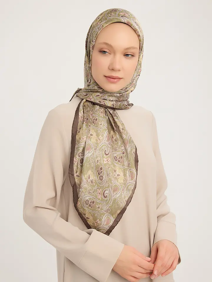 Aurora Yeşi Çiçek Desenli Janjanlı Eşarp Resmi-1