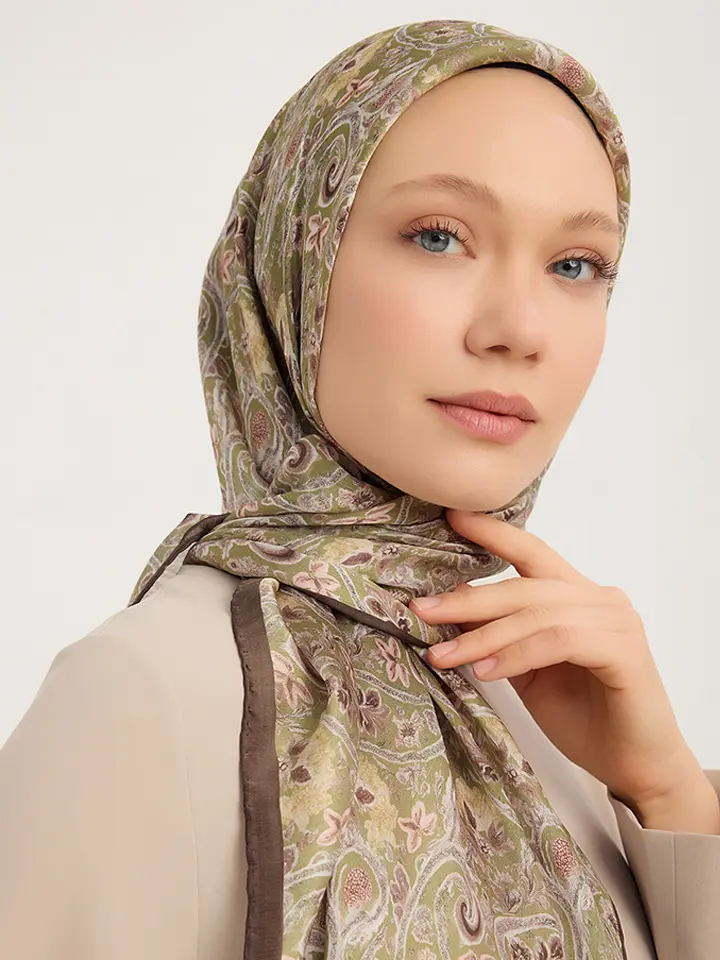 Aurora Yeşil Çiçek Desenli Janjanlı Eşarp Resmi 3