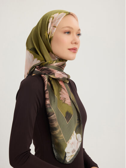 Schaless Aurora Yeşil Kenar Bordürlü Janjanlı Eşarp Resmi