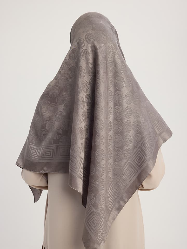 fume-jakarli-parlak-saten-esarp