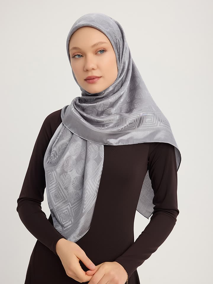 gumus-jakarli-parlak-saten