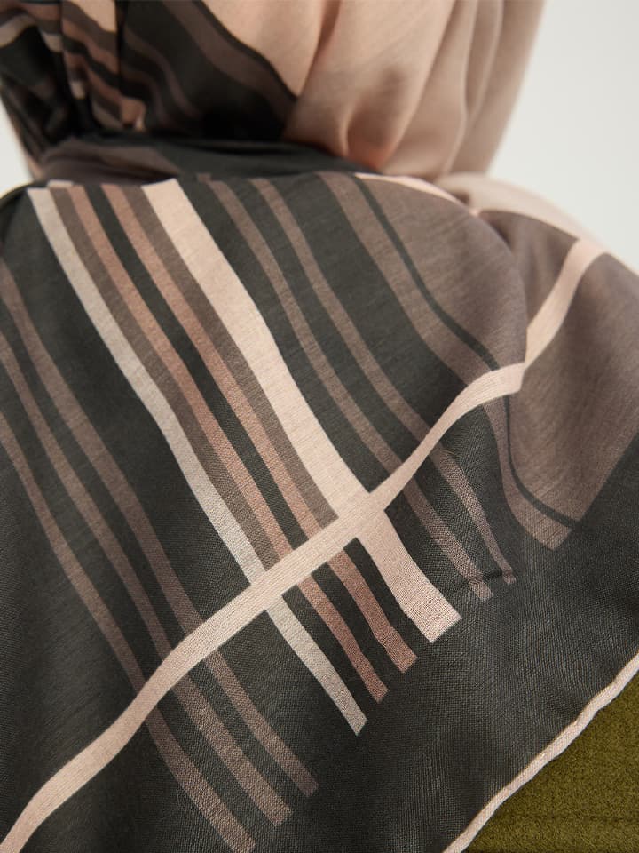 8695102020500-4 Gece ve Gündüz Vizon Efilia Desenli Eşarp 90x90 cm