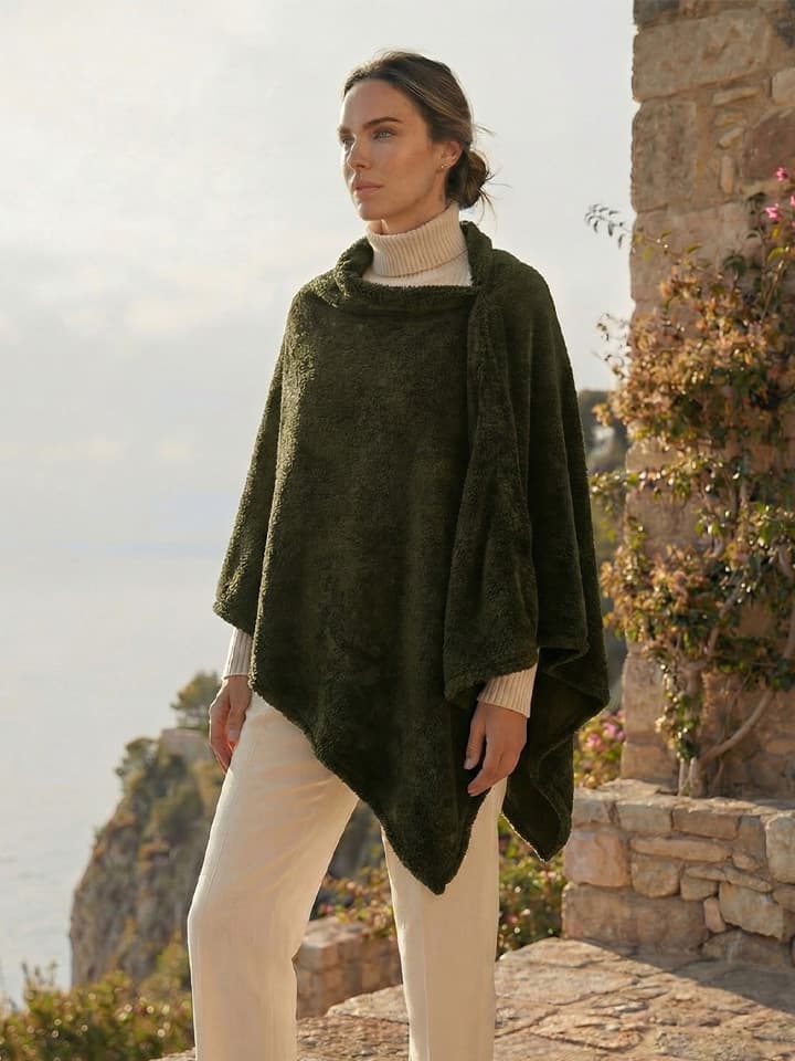 Haki Preimum Omuz Şalı dışarıda