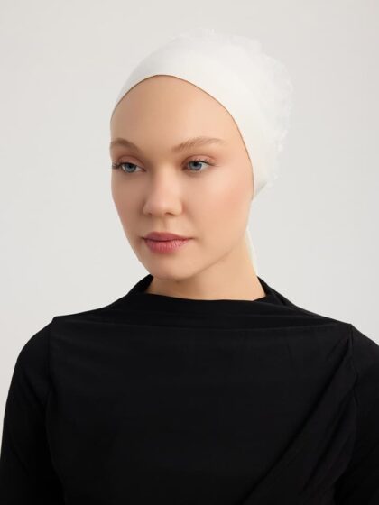 Beyaz dantel topuzlu bone ön yüz